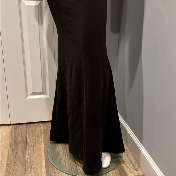 NWOT Betsy & Adam “Daisy” one shoulder ruffle gown - Picture 9 of 14